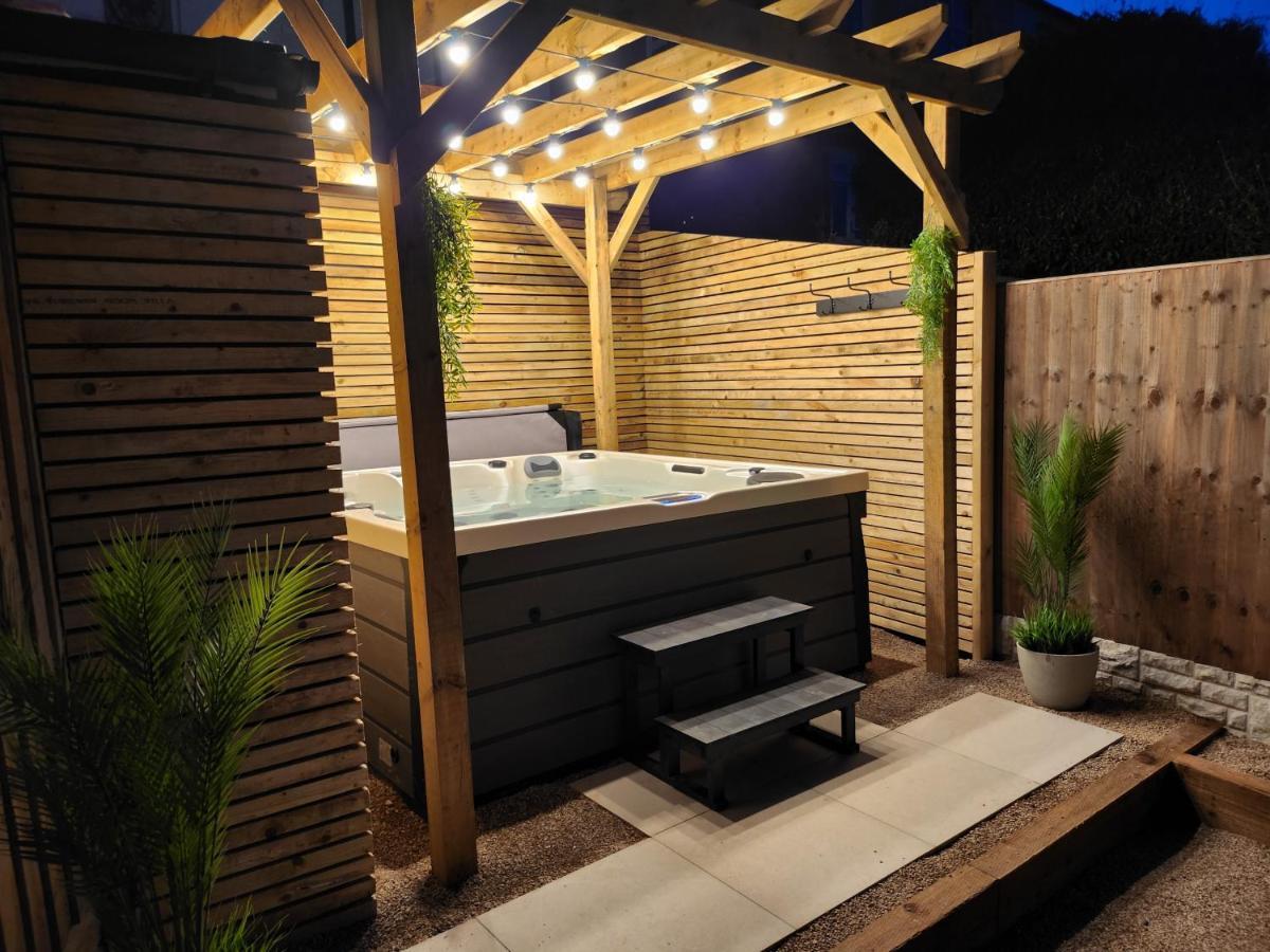 Xxhot Tubxx 4Bed Semi, Sleeps 8, 2 Bathrooms แบล็คพูล ภายนอก รูปภาพ